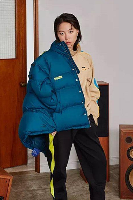 窦靖童|窦靖童穿黑衣配迷你墨镜，像“玄学先生”，王菲确定生的是女儿？