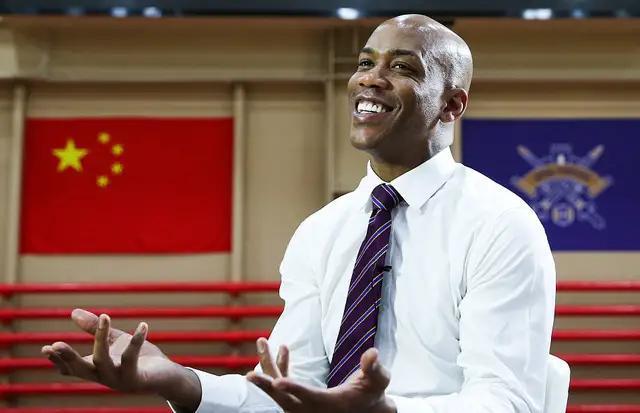 钟南山第一铁粉!马布里把头像换成钟南山院士