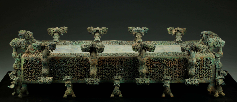 青铜器|出土时碎成上万块的文物，专家花3年修复，感叹像“穿越之物”