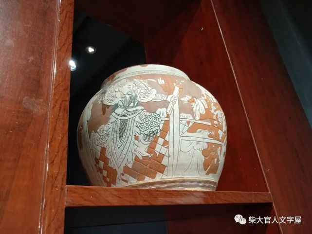 在泉阳镇民俗博物馆拍到的界首彩陶