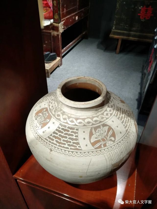 在泉阳镇民俗博物馆拍到的界首彩陶