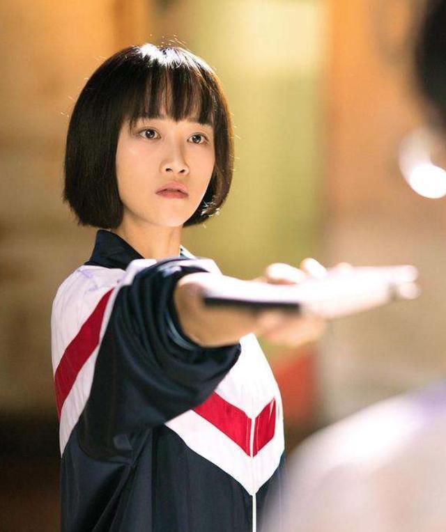 蓝盈莹|辜负白冰，逼哭吴昕，累惨郑希怡，打鸡血的学霸蓝盈莹为啥难圈粉