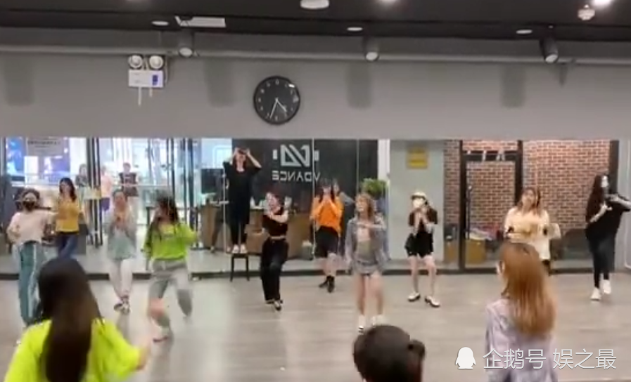 淡黄的长裙 李熙凝退赛后却火上热搜 你猜她后悔没有 如今有变化吗 腾讯新闻