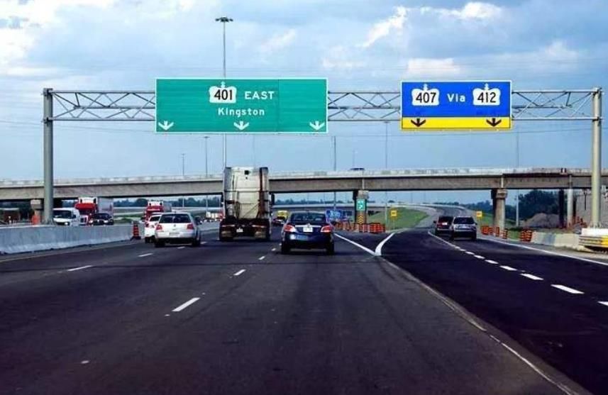 加拿大最繁忙的高速公路 最宽处是双向18车道 看起来是非常壮观 腾讯新闻