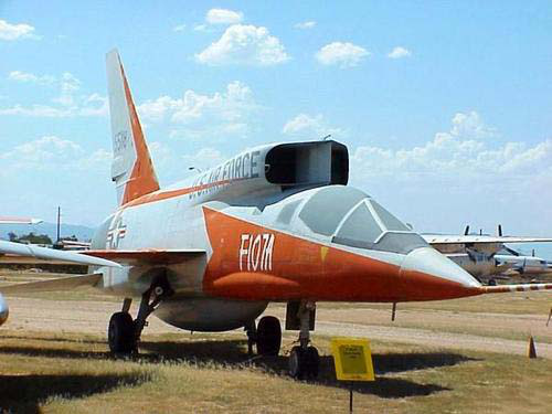 说起f-107战斗机,它是非常有名的,虽然它最终沦为试验机,但是它以罕见