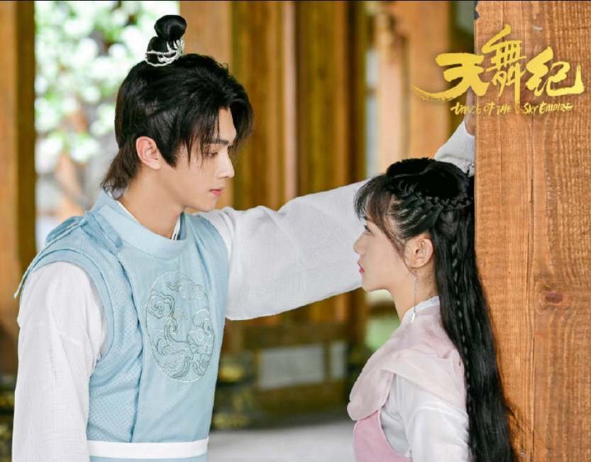 cp感|又一古装玄幻剧官宣啦，男女主cp感十足，光看海报就很有感觉了！