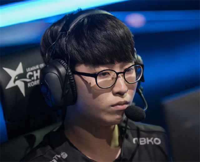 LCK第一上单同样名气年薪却不如theshy，这就是韩国选手来国内的原因？