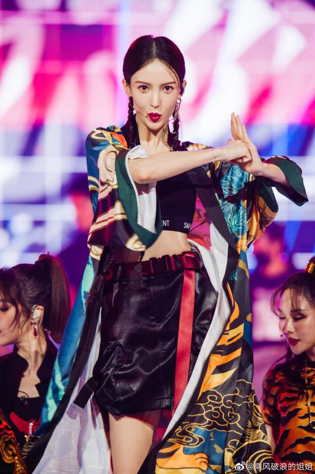 浪姐造型大反转富婆黄圣依短裙66元而低调的白冰裙子却超贵