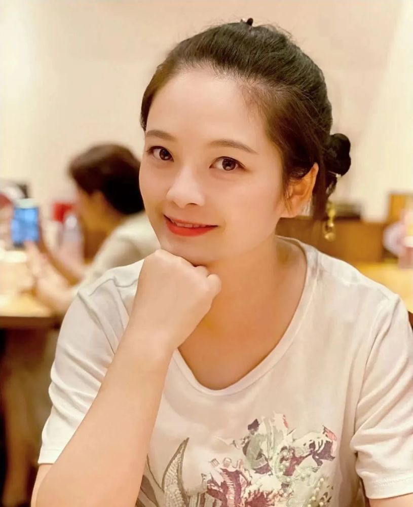 范  璐作  词:范璐 仝璨璨演  唱:丁帅策  划:张露导演/剪辑:李晓晴视