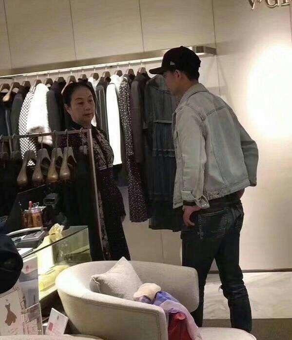黄轩|黄轩认爱不到一周后，与王一博夜话自认太孤独，再现原生家庭阴影