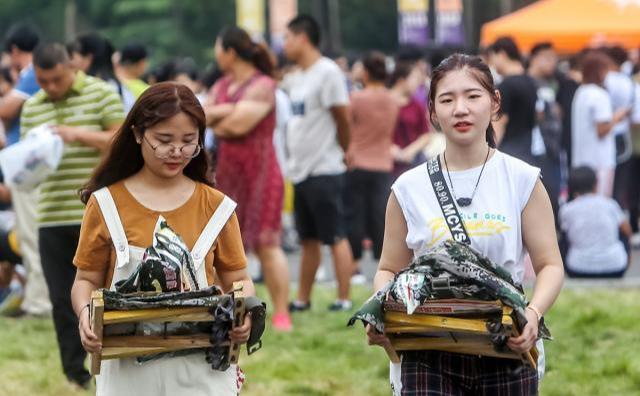 多地相继出现疫情反复 高校九月能开学吗 家长担心不已 腾讯新闻