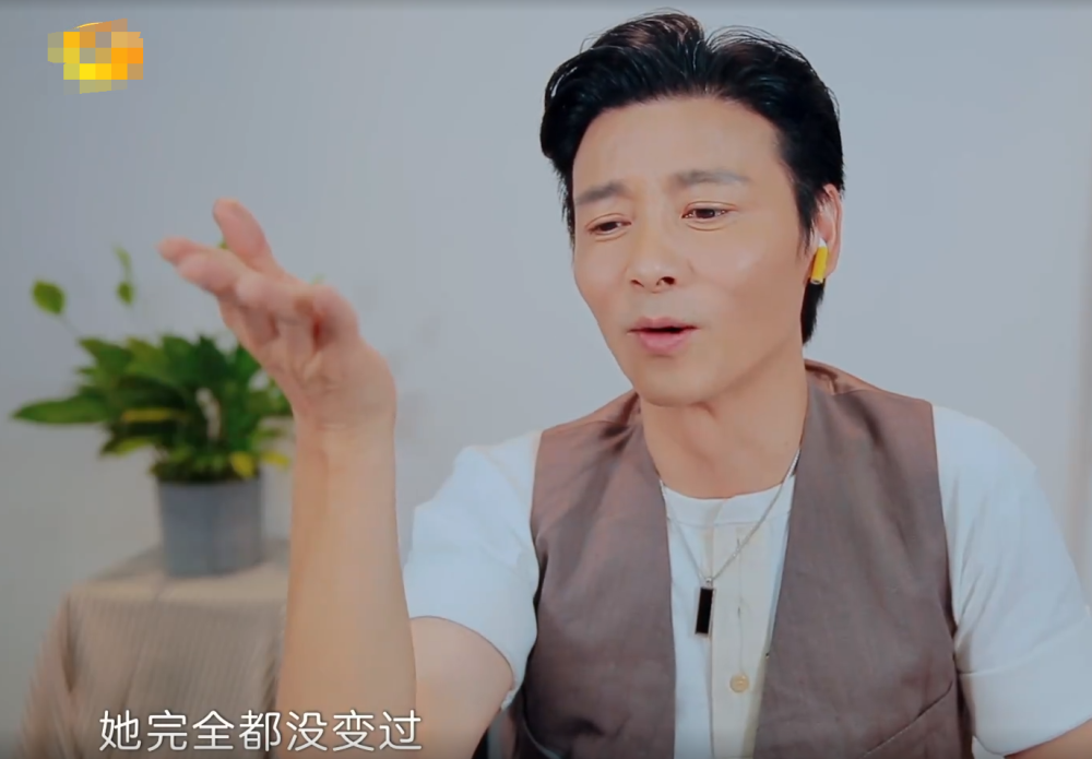 吉娜|吉娜以为去泼水节会暴露真实颜值，谁知一结束，被男生夸完全没变过