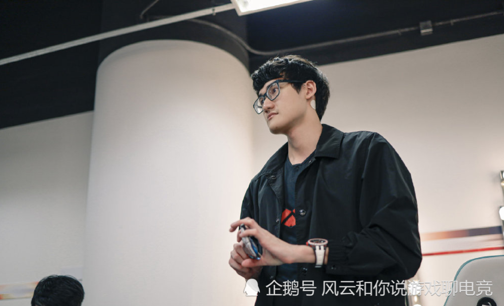 lpl电竞比分：Tes虐泉LNG，职业赛事不允许投降只为收视率？