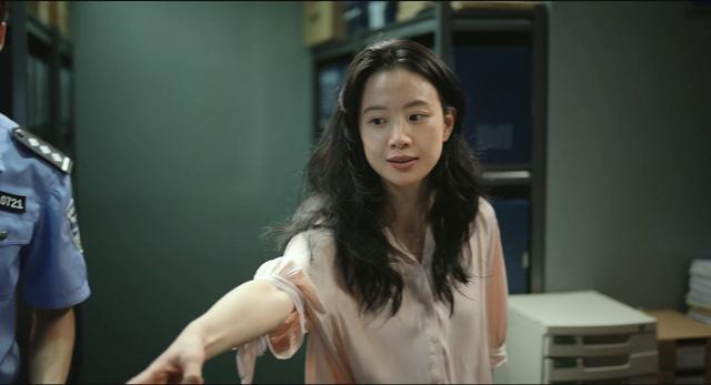 隐秘的角落|《隐秘的角落》：看了90后李梦饰演的王瑶，没人觉得她潜力无限吗