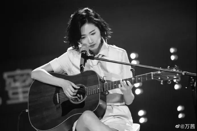 万茜|“姬圈扛把子”万茜泪崩：又A又飒的她，原来也有不为人知的一面