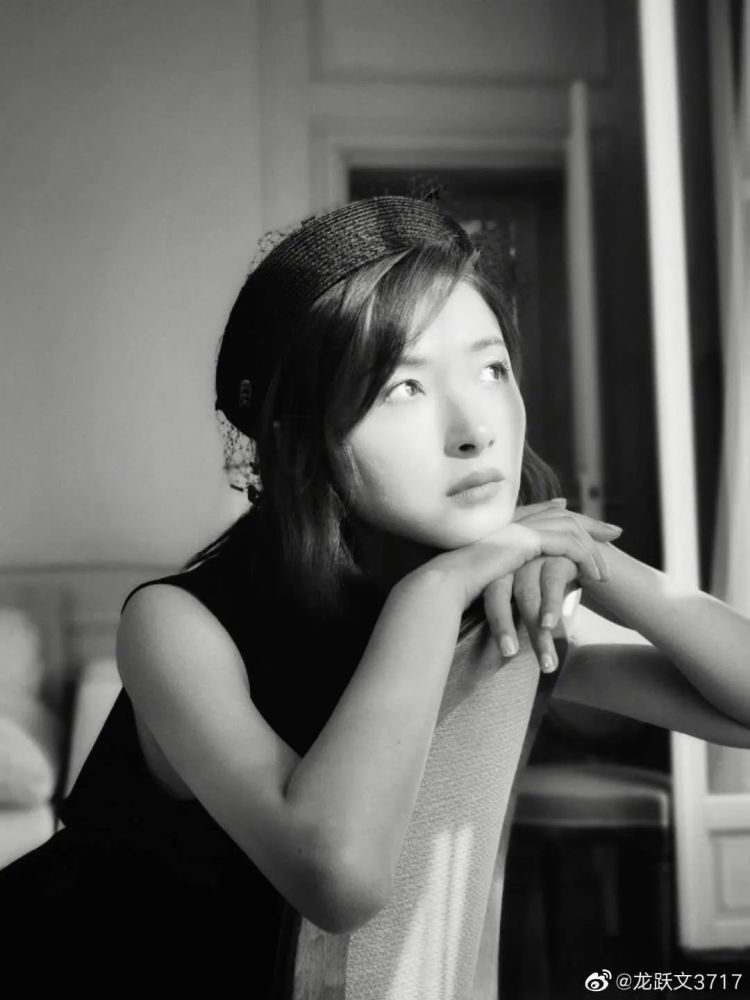 万茜|“姬圈扛把子”万茜泪崩：又A又飒的她，原来也有不为人知的一面