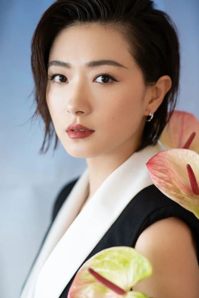 万茜|“姬圈扛把子”万茜泪崩：又A又飒的她，原来也有不为人知的一面