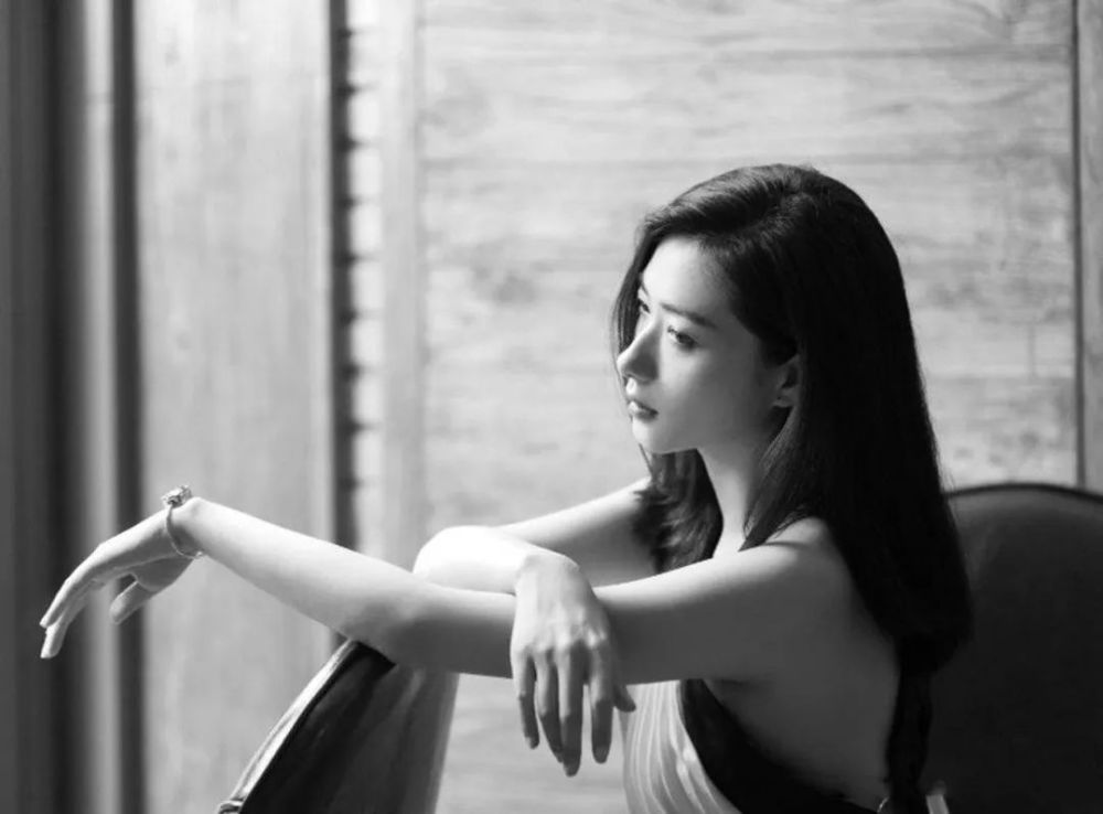 万茜|“姬圈扛把子”万茜泪崩：又A又飒的她，原来也有不为人知的一面