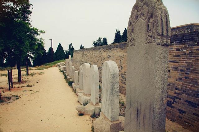 咸阳最大的帝王陵园,陪葬墓多达180多个,现今却惨遭世人冷落!