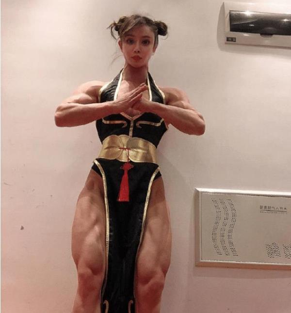 她是"真人版春丽",长相神似蔡依林,一身"烈女肉"深受老外喜爱