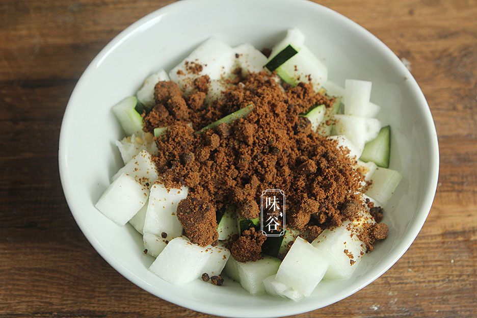 一块冬瓜一把红糖,不用放水,做成民间传统解暑饮品,比喝饮料强