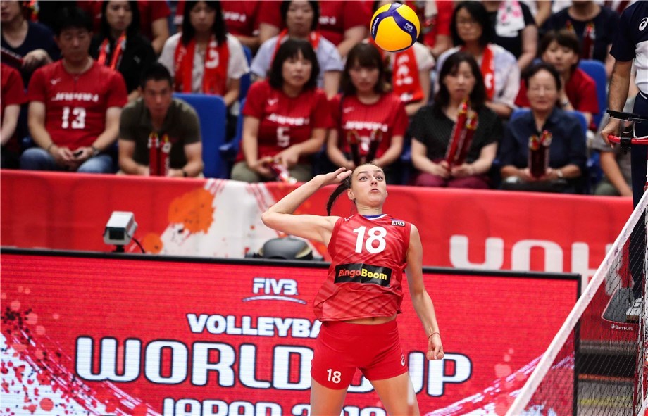 克塞尼娅·帕鲁别茨出生于1994年,是前苏联女排传奇伊琳娜·伊尔琴科