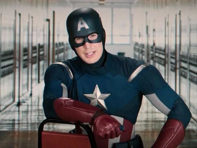 与此同时,其实在电影中扮演美队的"桃总"克里斯·埃文斯,最近谈到了