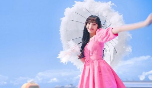 迪丽热巴|减龄必杀技齐刘海：迪丽热巴刘海造型秒变16岁，伊能静也尝试过