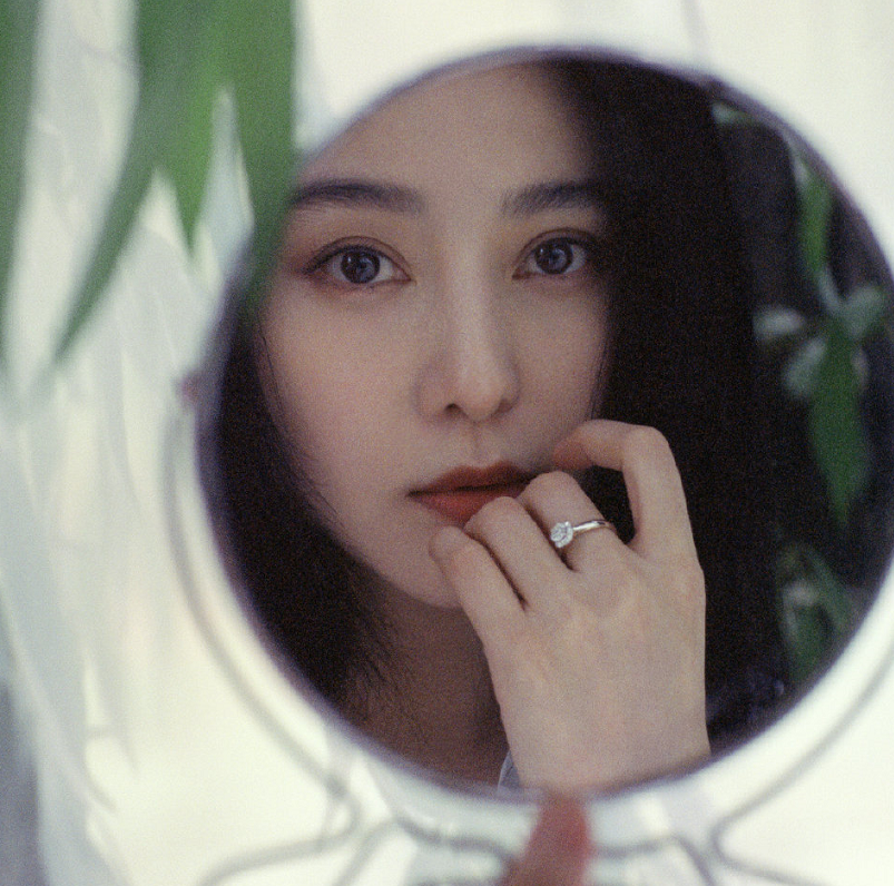 范冰冰|范冰冰新杂志出炉，如人间精灵仙气满满，她是无需乘风破浪的姐姐