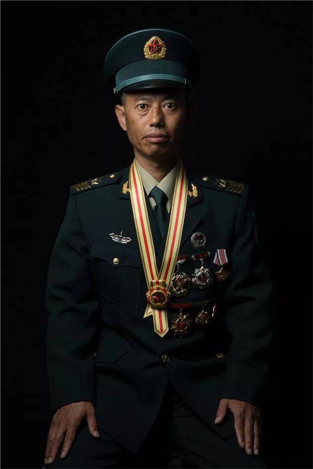 "兵王"王忠心农村出身,带出200多个导弹号手,将军见到他都敬礼