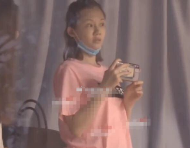 郑恺|高甜！郑恺官宣结婚后首次在公开场合向苗苗告白：钻戒婚礼都会补上