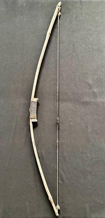 引言 这是一把来自印度北部的古老弓箭,具体年份未知,只知其由19世纪