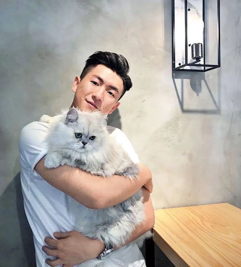 恭喜33岁tvb小生马贯东低调拍拖准备结婚圈外女友仙气十足