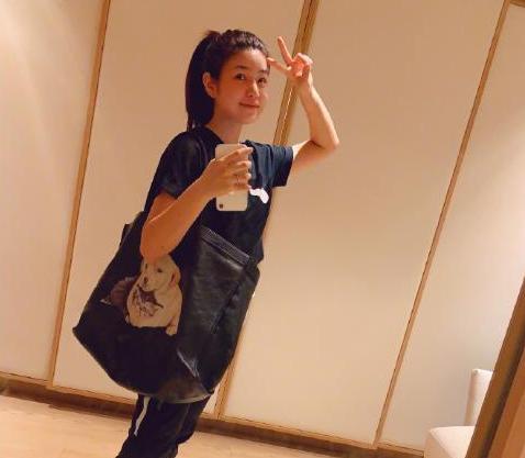 陈妍希|陈妍希卡点为陈晓庆生！3岁儿子小星星手拿棒糖罕见出镜