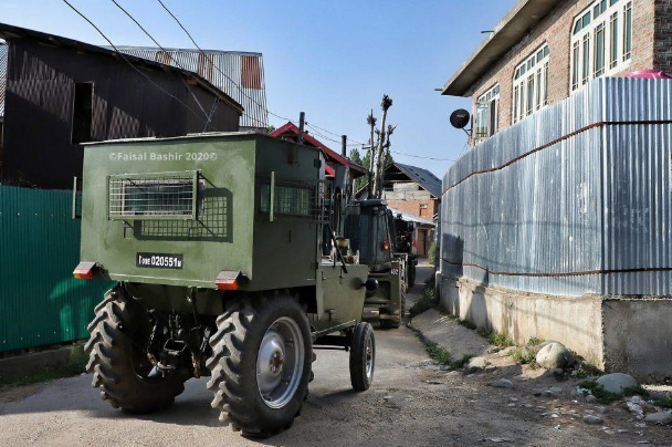 印军出动装甲拖拉机,增援边境部队,网友称萌死敌人