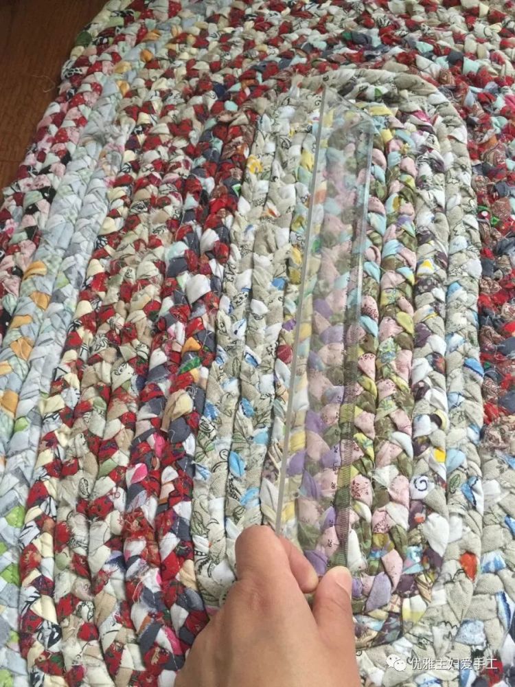 废物改造之——旧衣废布变地垫210705_腾讯新闻