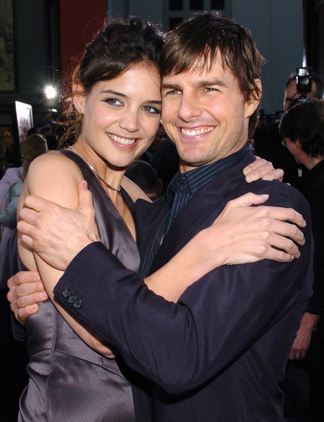 汤姆克鲁斯|阿汤哥前妻喉结明显，175身高短衬衣配长腿，生过孩子的肚皮太真实