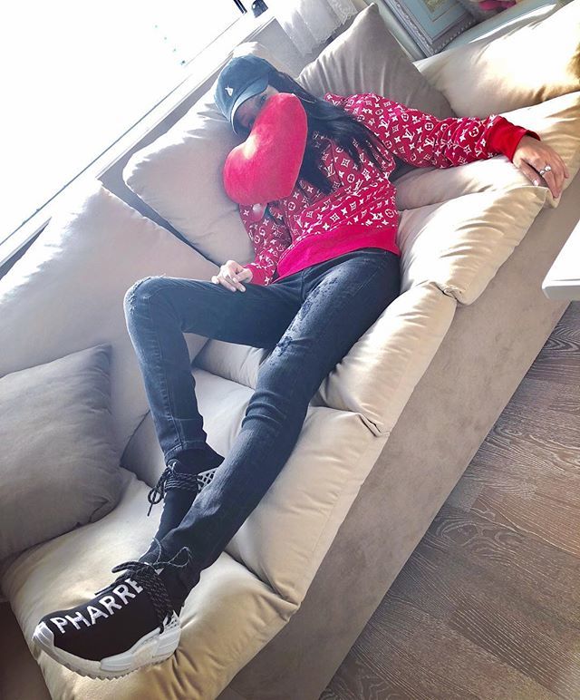 李小璐|李小璐重回嘻哈风格？美少女装扮很养眼，一个细节引起大家猜想