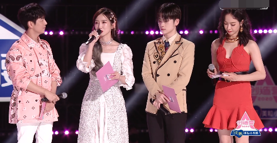 火箭少女101|硬糖少女闪耀成团，火箭少女转交接力棒，何炅预测新生代女团未来