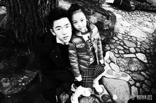 赵薇|赵薇突然删除老公黄有龙全部照片，吃瓜要谨慎