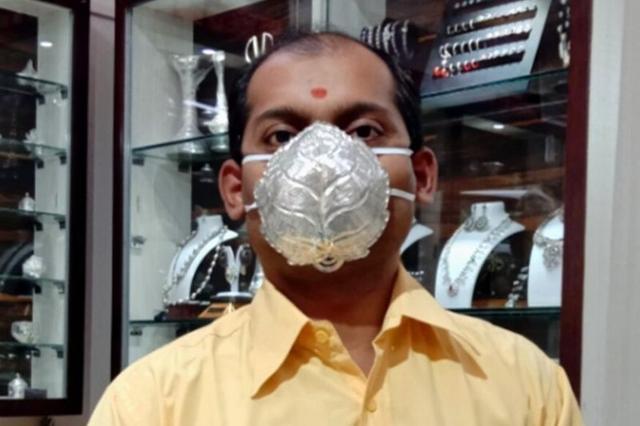 印度男子花3万元打造60克纯金口罩:不知有没有效