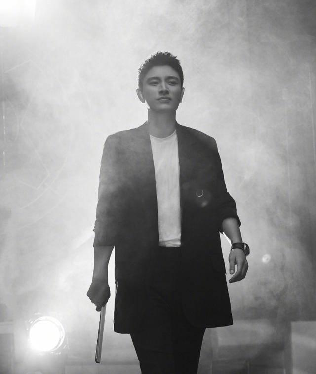 贾乃亮|贾乃亮与李小璐视频再撞车，删视频表态，第三次否认复合传闻