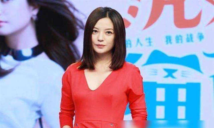 赵薇|赵薇删除与老公黄有龙的所有照片被传婚变，昨晚连夜发文16字回应