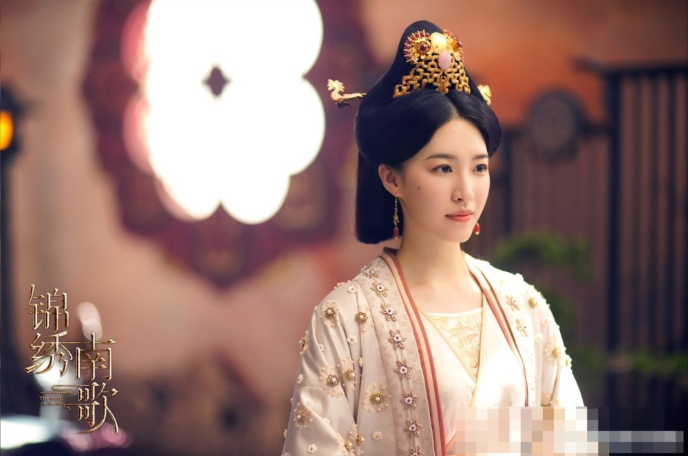 香蜜沉沉|《香蜜沉沉》造型太美提升了颜值，主演换一个造型，感觉都认不出