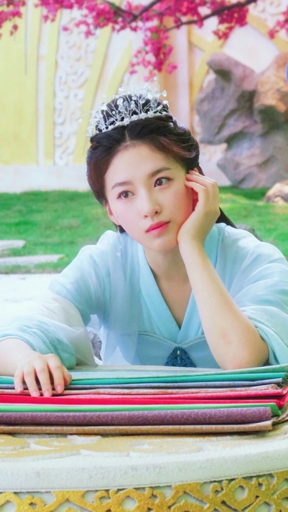 香蜜沉沉|《香蜜沉沉》造型太美提升了颜值，主演换一个造型，感觉都认不出