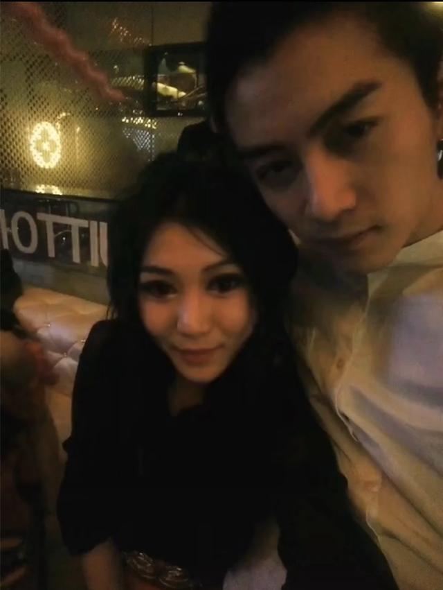 网红|女网红自称陈晓发小，晒亲密旧照为他庆生，评论区炸了