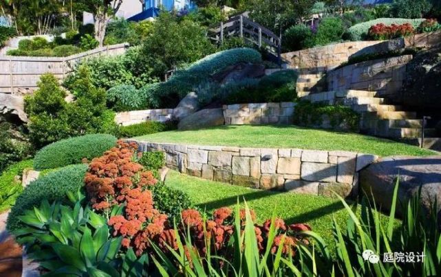 利用高差打造一个美丽的台地花园