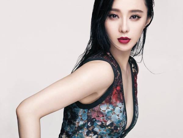 范冰冰|范冰冰表情日晒噘嘴卖萌照，却被质疑是过气明星来蹭热度