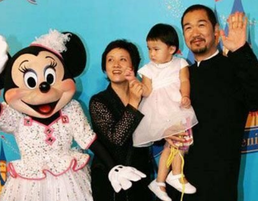 张国立|张国立的1子3女，儿子是他永远的痛，3个女儿却都为他赚足脸面