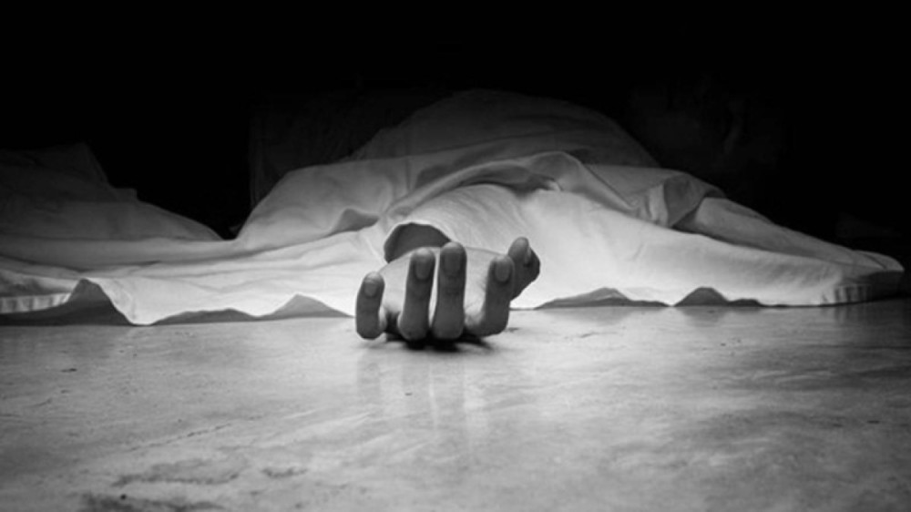 妇女|约旦一父亲当街杀死女儿后，拉来一把椅子，坐在女儿尸体旁喝茶